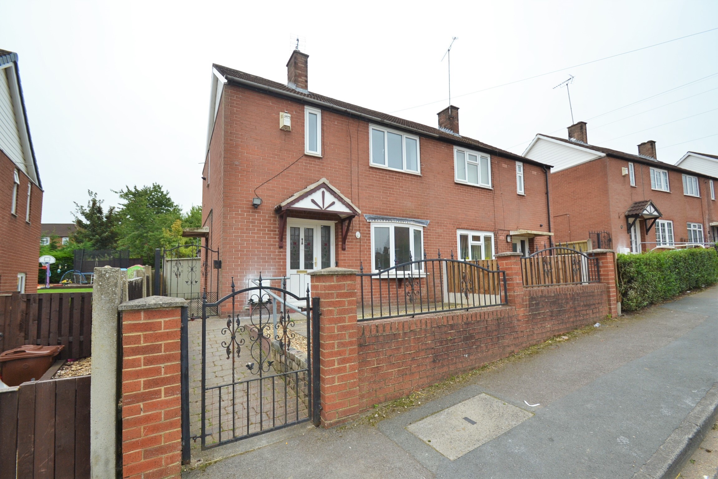 2 bedroom house for rent Whincover Drive, Leeds, LS12 5JL UniHomes