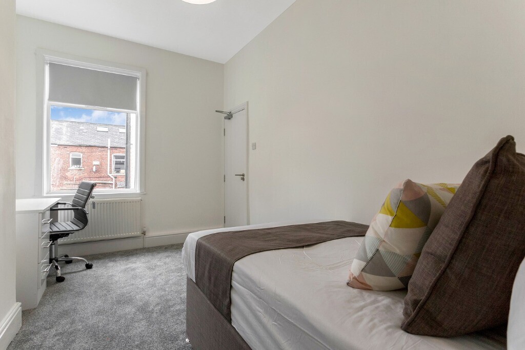 3 bedroom house for rent Irlam Avenue Eccles, Manchester, M30 0JR UniHomes