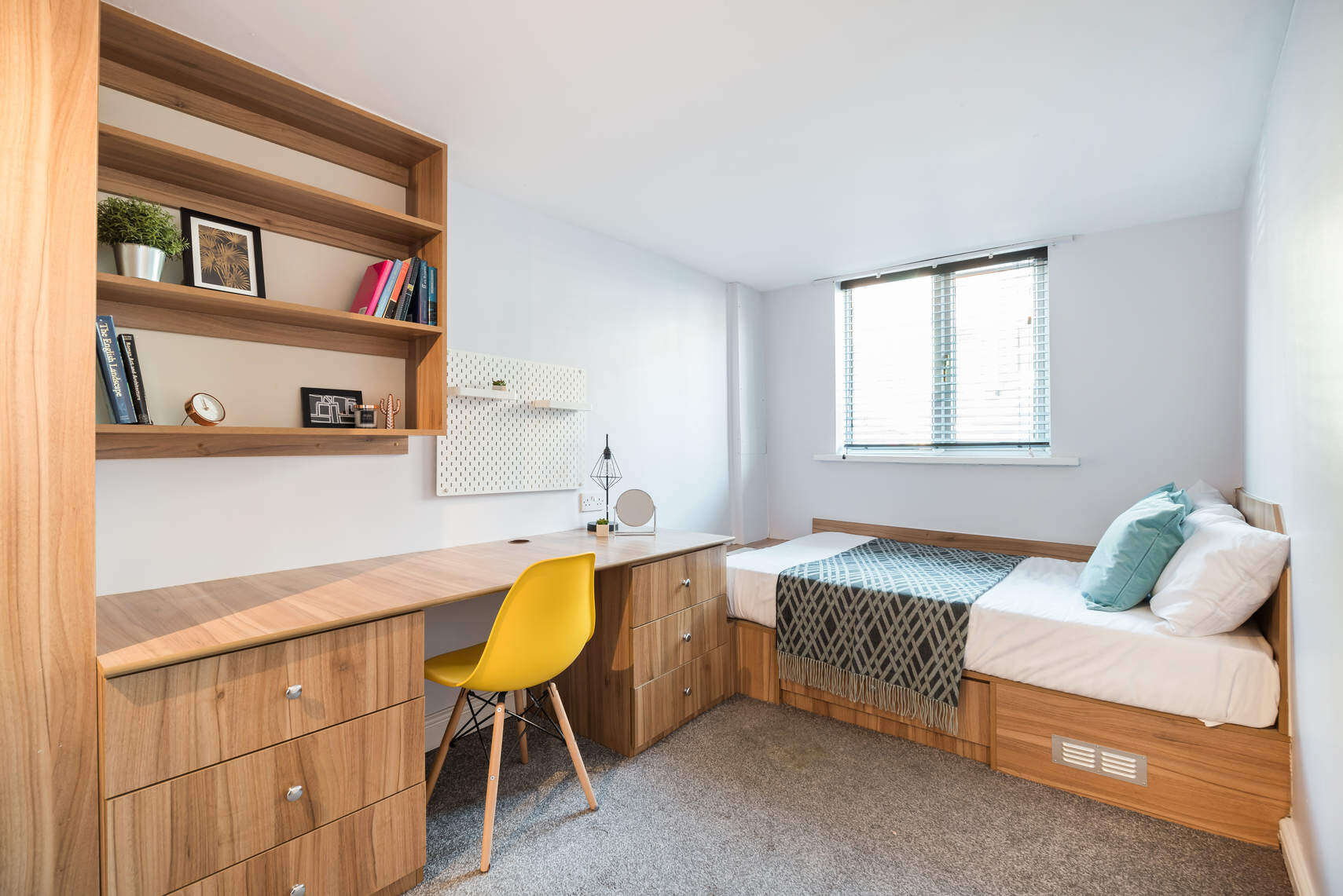 4 bedroom apartment for rent Hyde Park Road, Leeds, LS6 1AH UniHomes