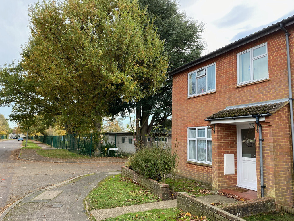 4 bedroom house for rent Corby Drive Englefield Green, Surrey, TW20 0RX