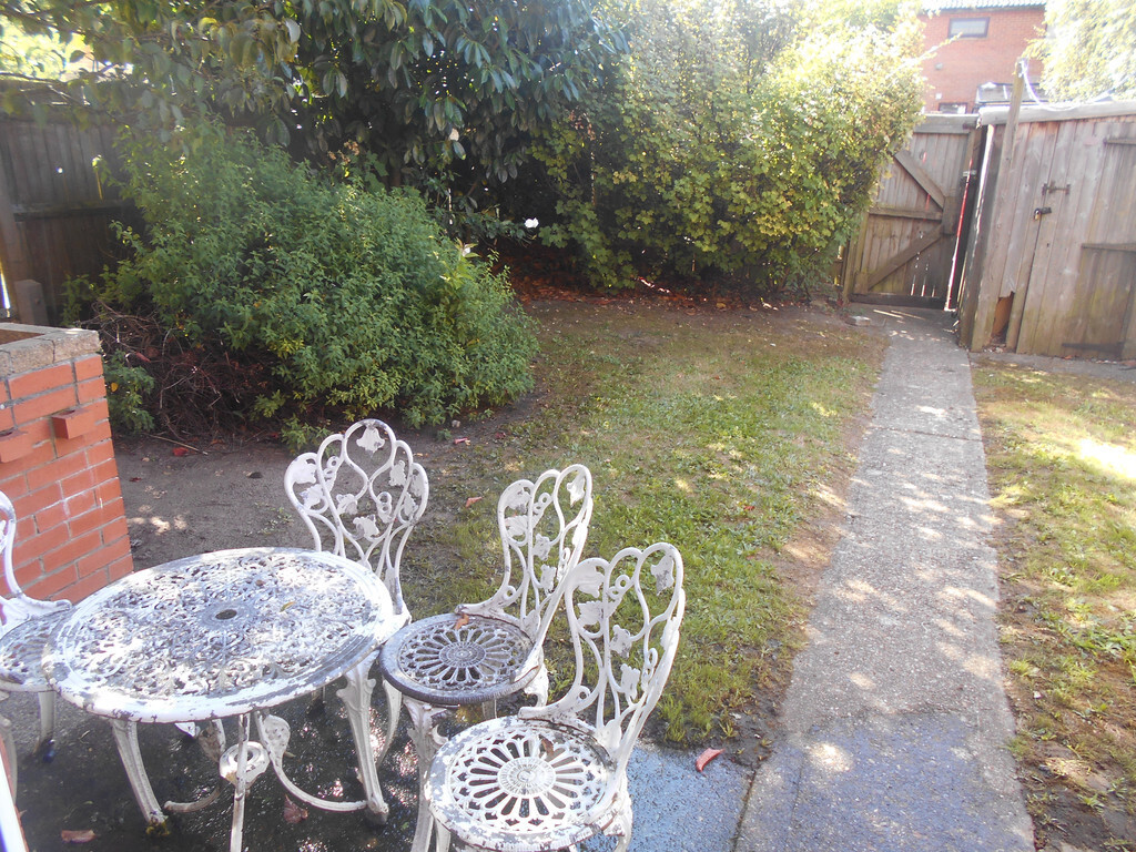 4 bedroom house for rent Corby Drive Englefield Green, Surrey, TW20 0RX