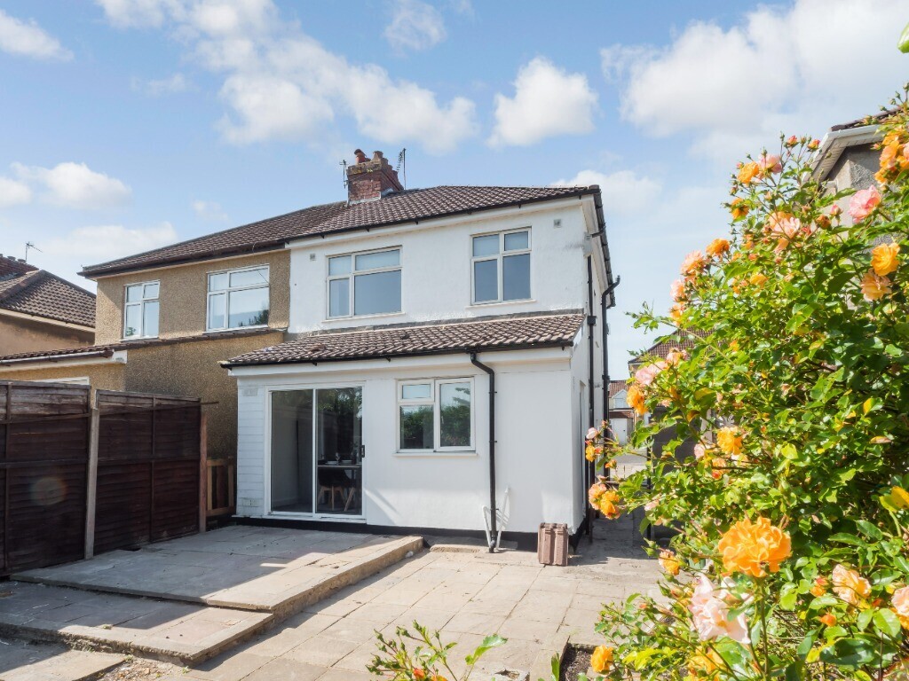 4 bedroom house for rent Wades Road, Bristol, BS34 7EB UniHomes