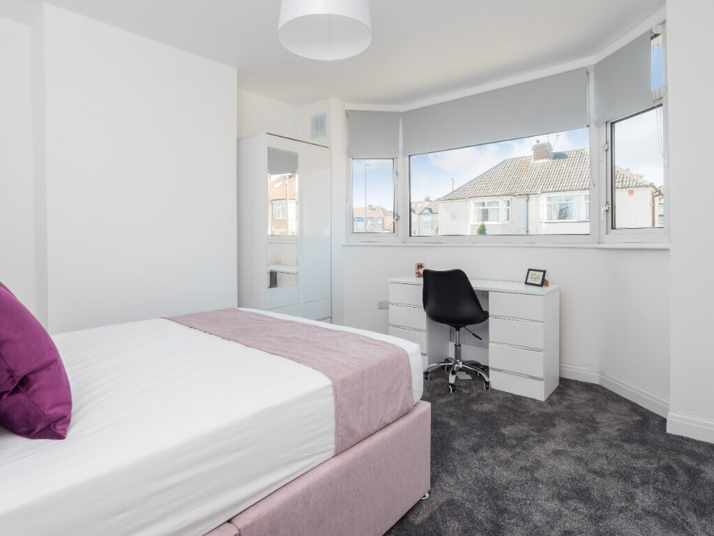 4 bedroom house for rent Wades Road, Bristol, BS34 7EB UniHomes