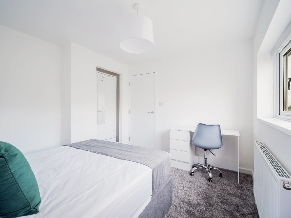 5 bedroom house for rent Blenheim Drive, Bristol, BS34 7AX UniHomes