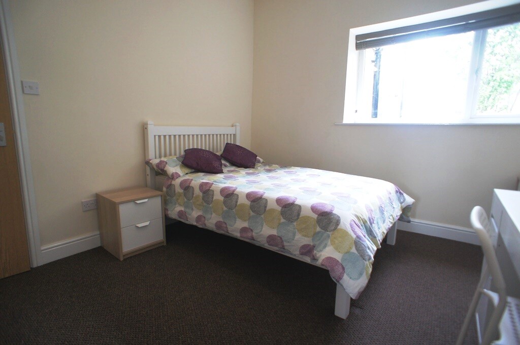 6 bedroom house for rent Cathays Terrace, Cardiff, CF24 4HT UniHomes