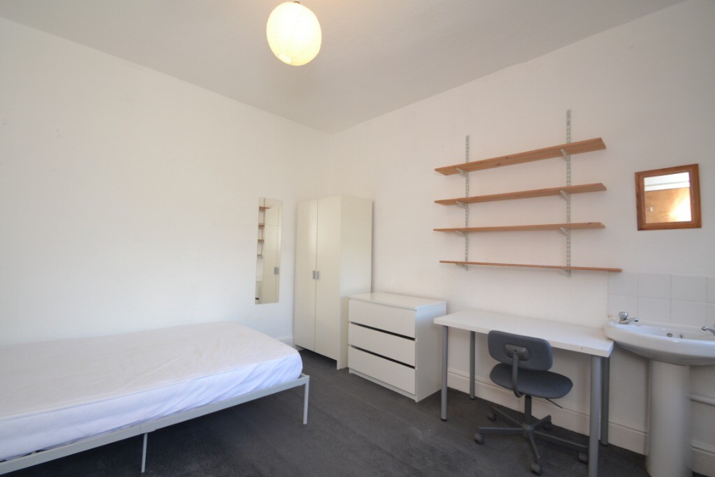 6 bedroom house for rent Milverton Road, Manchester, M14 5PJ UniHomes