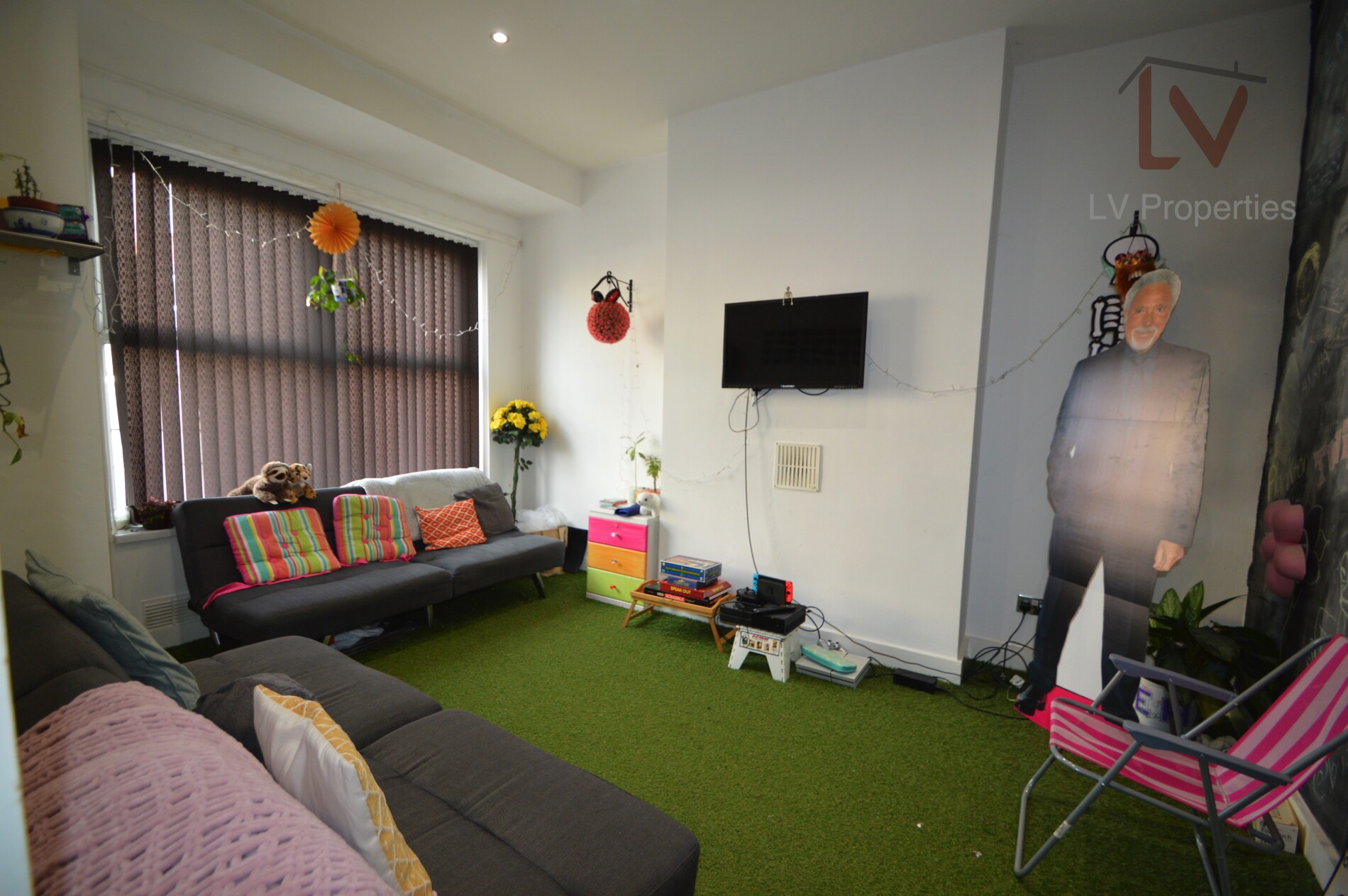 7 bedroom house for rent Hartley Avenue, Leeds, LS6 2LW UniHomes 7 bedroom house for rent Hartley Avenue, Leeds, LS6 2LW UniHomes